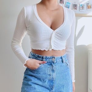 Gorgeous white cropped ribbed  sweater/ long sleeve top.